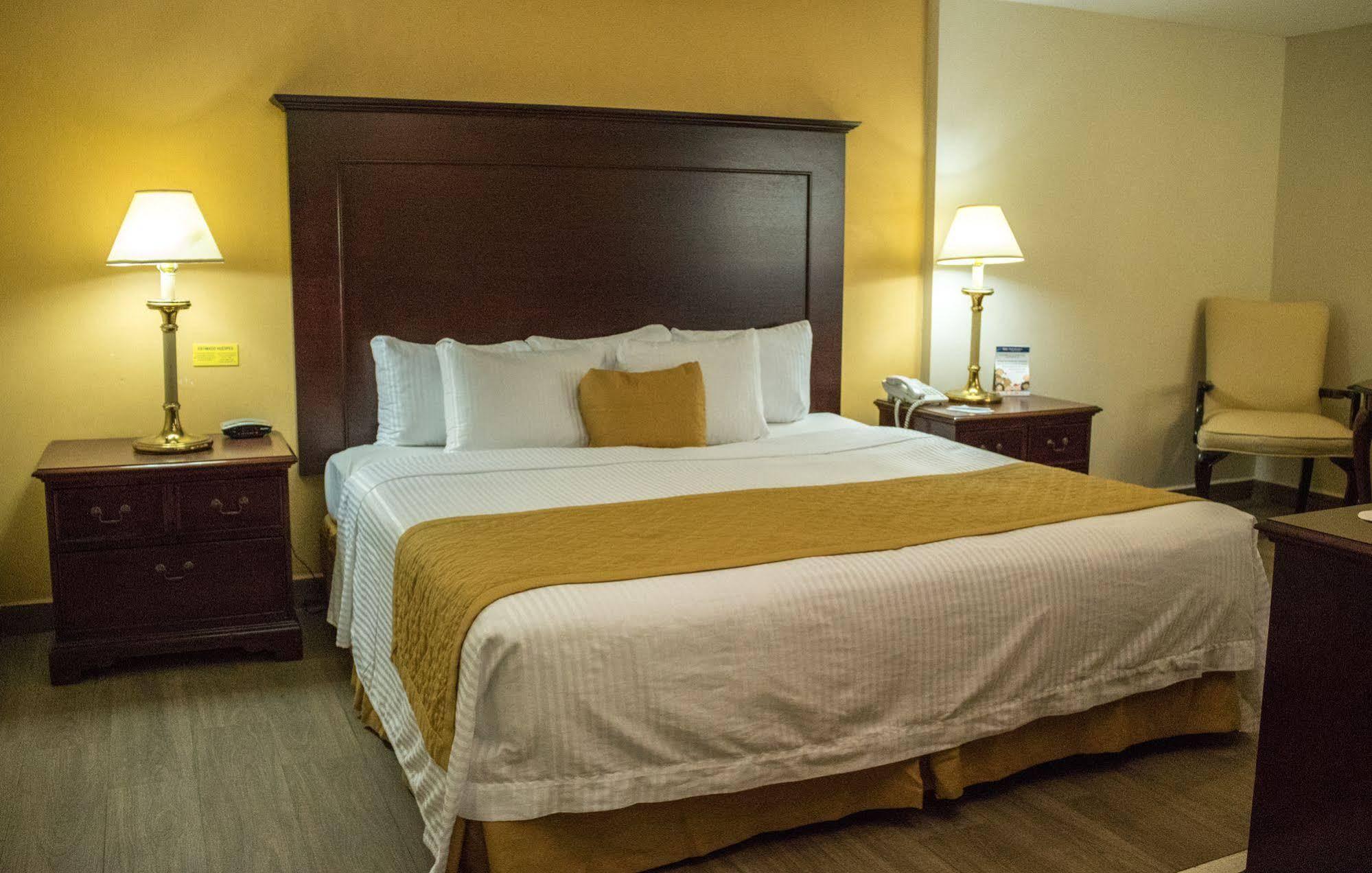 Hotel Plaza Calzada Monterrey Exteriör bild