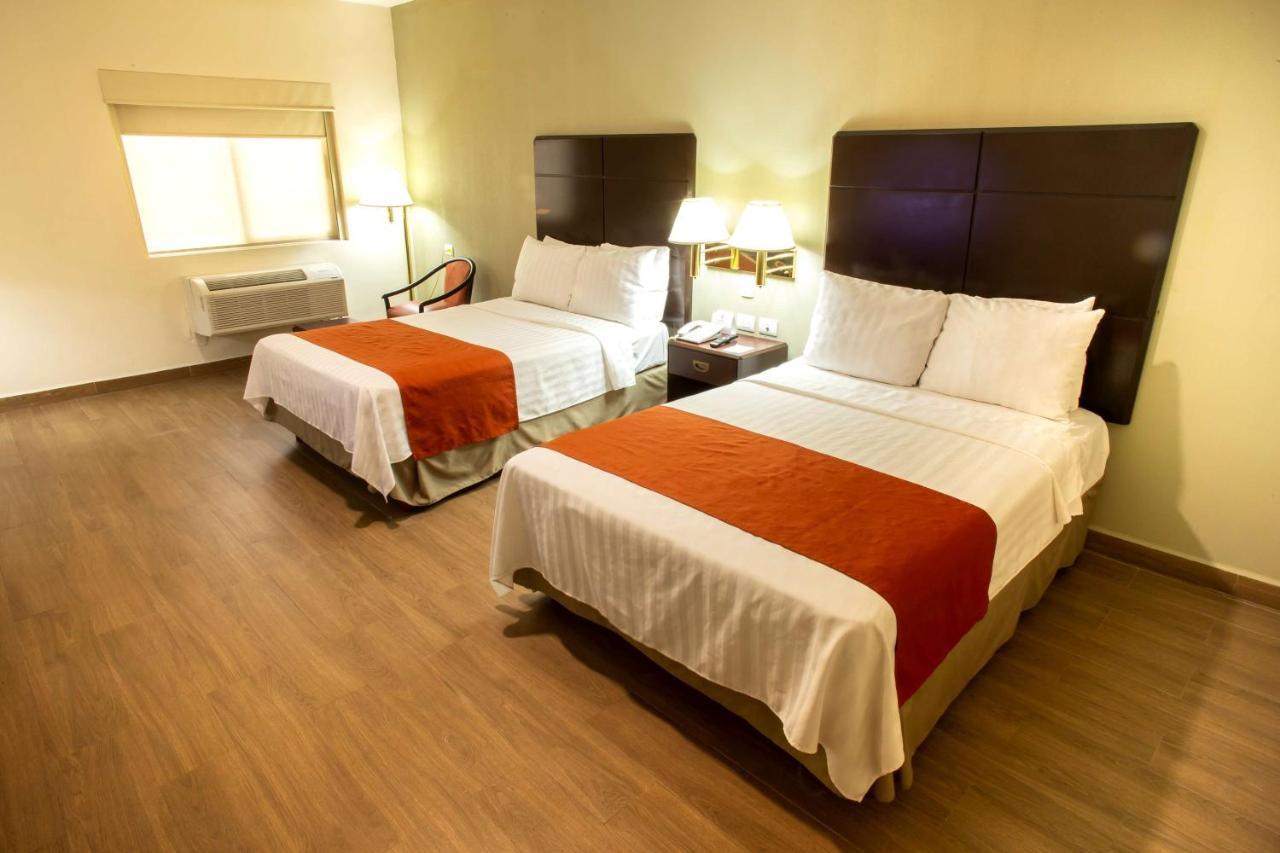 Hotel Plaza Calzada Monterrey Exteriör bild