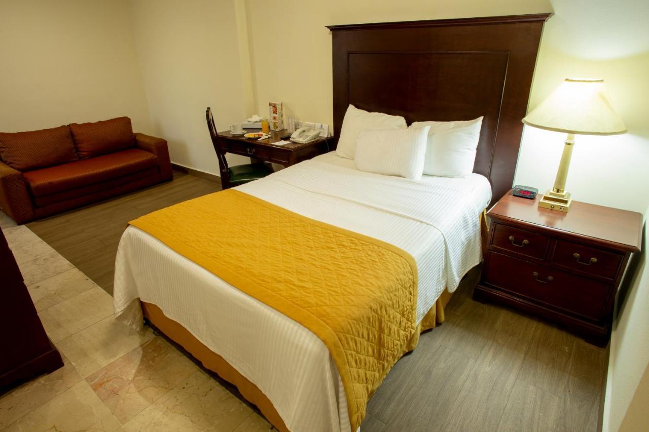 Hotel Plaza Calzada Monterrey Exteriör bild