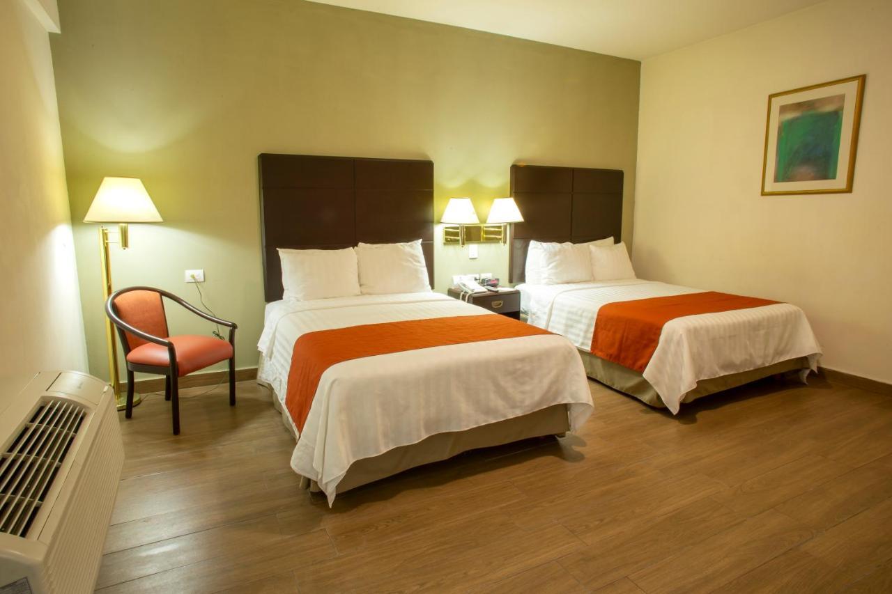 Hotel Plaza Calzada Monterrey Exteriör bild